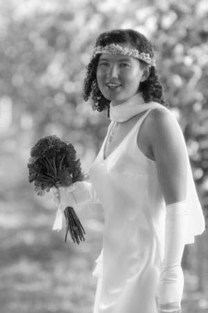 To make up for the fact that Amy's Zum Zum wedding dress wasn't the most green option, Amy donated her dress to the Making Memories Foundation, which uses proceeds from the sales of secondhand dresses to help people with terminal cancer.